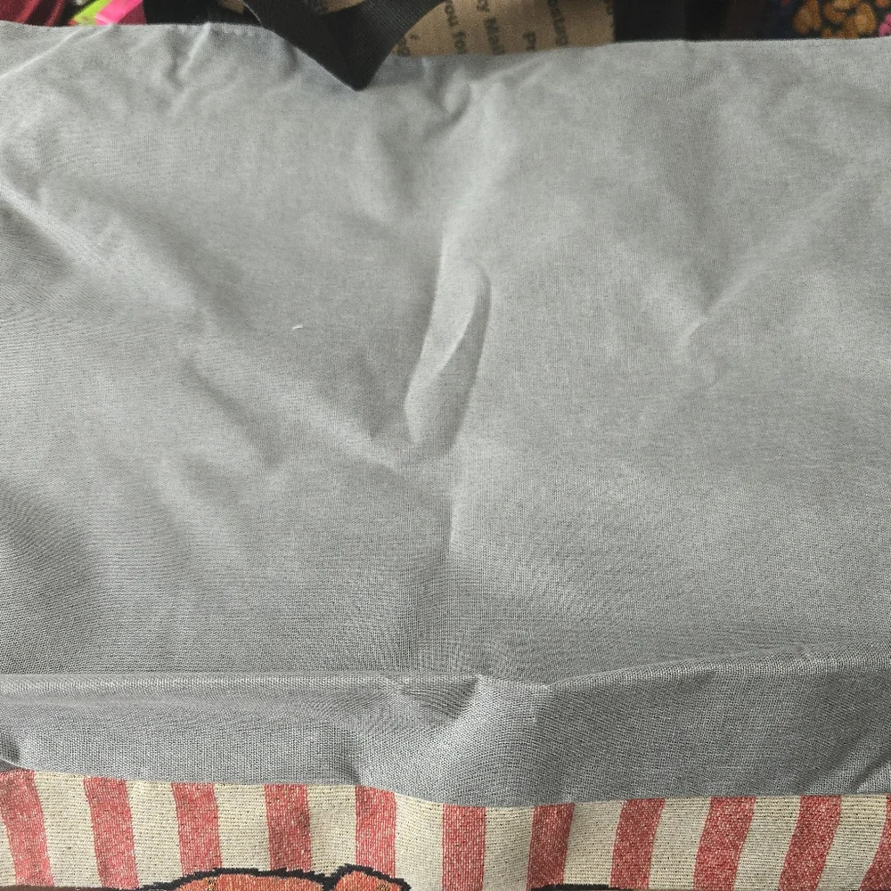 Hello Kitty NWT Tote Bag - Picture 2 of 2